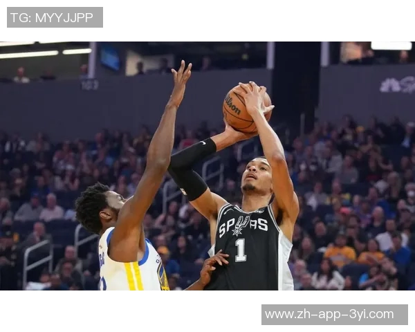 文班亚马半场表现抢眼砍下19分10板3助3断1帽唯失误略显不足